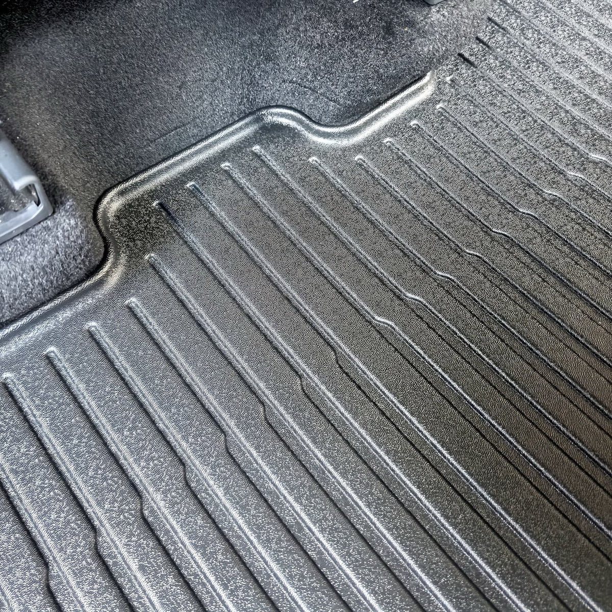 Gulvmatter til Tesla Model Y Juniper 2025/2026 – 10-delers komplett sett